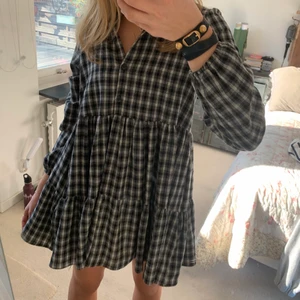 Zara klänning😍 - Jättefin rutig klänning från zara! Köpt förra vintern💓 jättesnygg nu till hösten!! 