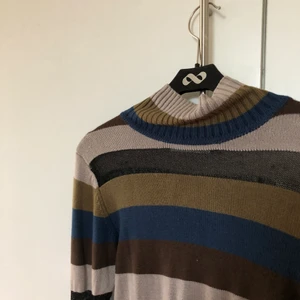 Snygg tröja i höstliga färger  - Aldrig använd tröja jag köpt begagnat :)