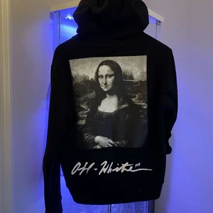 Off White Hoodie  - Hoodie från Off White, sparsamt använd. Nypris ca 3500:- säljs för 1000:- eller högsta bud