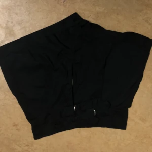 Svarta shorts  - Svarta shorts fårn HM 