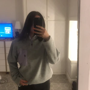 Grå tröja - Jätte mjuk och skön tröja från moonki, använd en gång💜köparen betalar frakten, köpte tröjan för 300kr