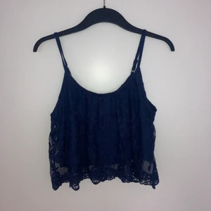 Blå topp - Säljer denna söta topp!! Storlek S, säljer för 100 + frakt 💕