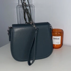 Hand/axelremsväska  - Aldrig använt!! I jättebra skick<3