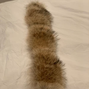 Päls till parajumper jacka - Päls till jackan ”parajumpers usaf 210 rescue squadron headquarters” pälsen kom med jackan och är köpt för 1,5år sedan. Säljs pga gillar jackan mer utan päls. Pris går att diskutera 