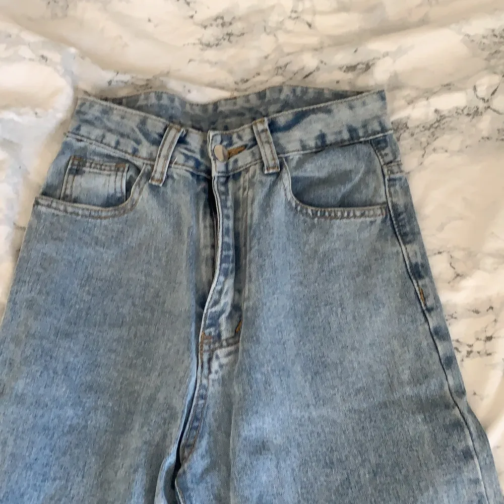 Jeans från shein som är förkorta för mig. . Jeans & Byxor.