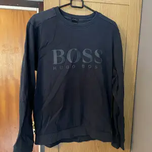 Knappt använd Hugo boss tröja storlek L