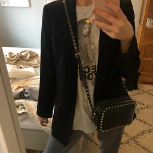 Svart blazer - Svart jättefin blazer/kavaj från H&M. Nyskick i storlek 34🌸🌸