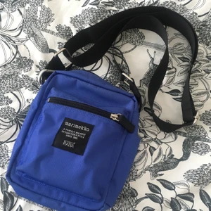 Cash and carry marimekko - Cash and carry marimekko i blå härlig färg. Felfritt skick! 