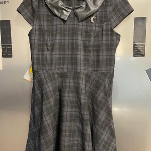 Snygg klänning. - Snygg klänning från Killstar, storlek XL men är mer som en Large- Medium. Knappt använd. 💕   köparen står för 🚚 frakt. 