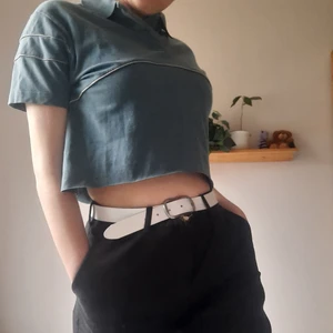 Croppad polo - Croppad polo i storlek s/m.