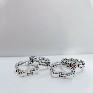 Ring med gravering  - Supercool ring med text. Går att justera från XS-L. Finns ett fåtal kvar så först till kvarn. Bjuder på frakten ✨ 