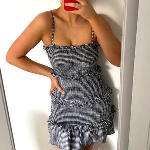 Klänning Bershka - Slutsåld klänning från bershka i storlek XS. Endast använd en gång i somras 