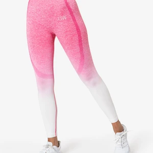 Icaniwill tights ombre - Full längd på tightsen. Använda en gång. Säljer pga för små. Strl large. Köpten står för fraktkostnaden på 60kr. Tightsen är i nyskick.