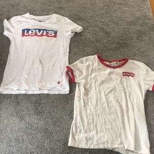 Två vita Levis t-shirts - Båda från Levis den första är XS och andra är S som är offwhite med fina röda detaljer. Skriv om frågor, pris kan diskuteras :)