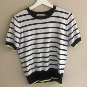 Tshirt - Så fin tshirt från Zara i tjockare material. Storlek M