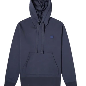 Mörkblå acne hoodie - Mörblå acne hoodie i storlek S, bra skick förutom en fläck längst ner på tröjan som syns på andra bilden (syns dock inte om man viker upp tröjan) och nypris 2200💕 