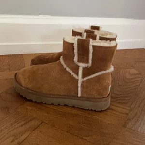 UGGS i storlek 36 - Superfina UGGS i storlek 36 i fint skick