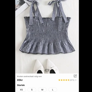 Topp - Säljer denna topp från shein då den var för liten på mig. Helt oanvänd. 100kr inkl frakt