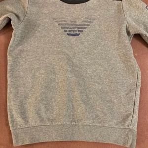 EA7 EMPORIO Armani tröja äkta för 300 kr - Man kan swish  eller om man bor i Helsingborg 010 samma stad så kan jag lämna kläder i er dör!