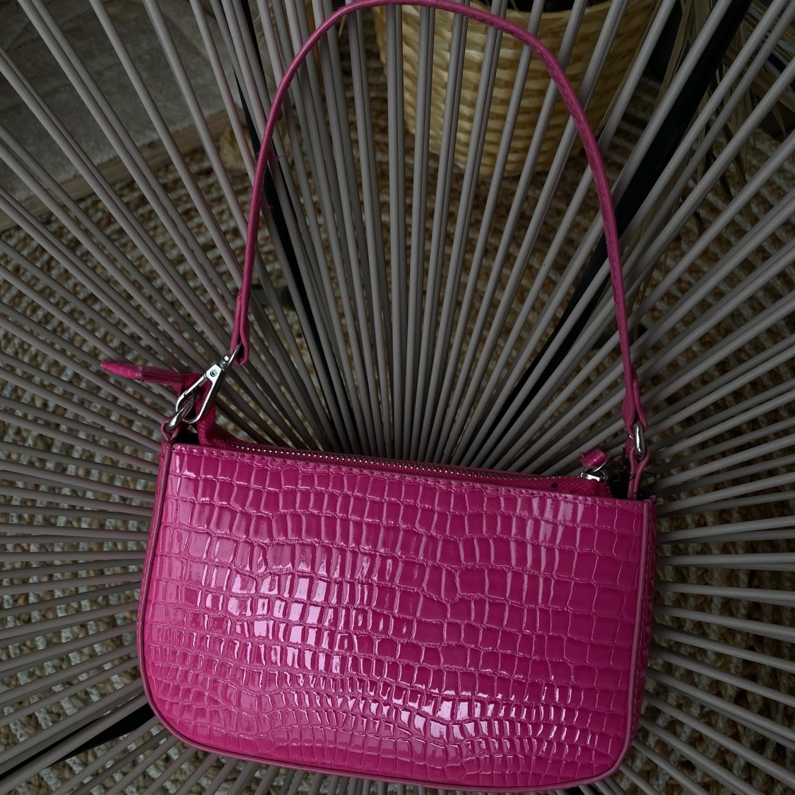 Rosa axelväska. - 90