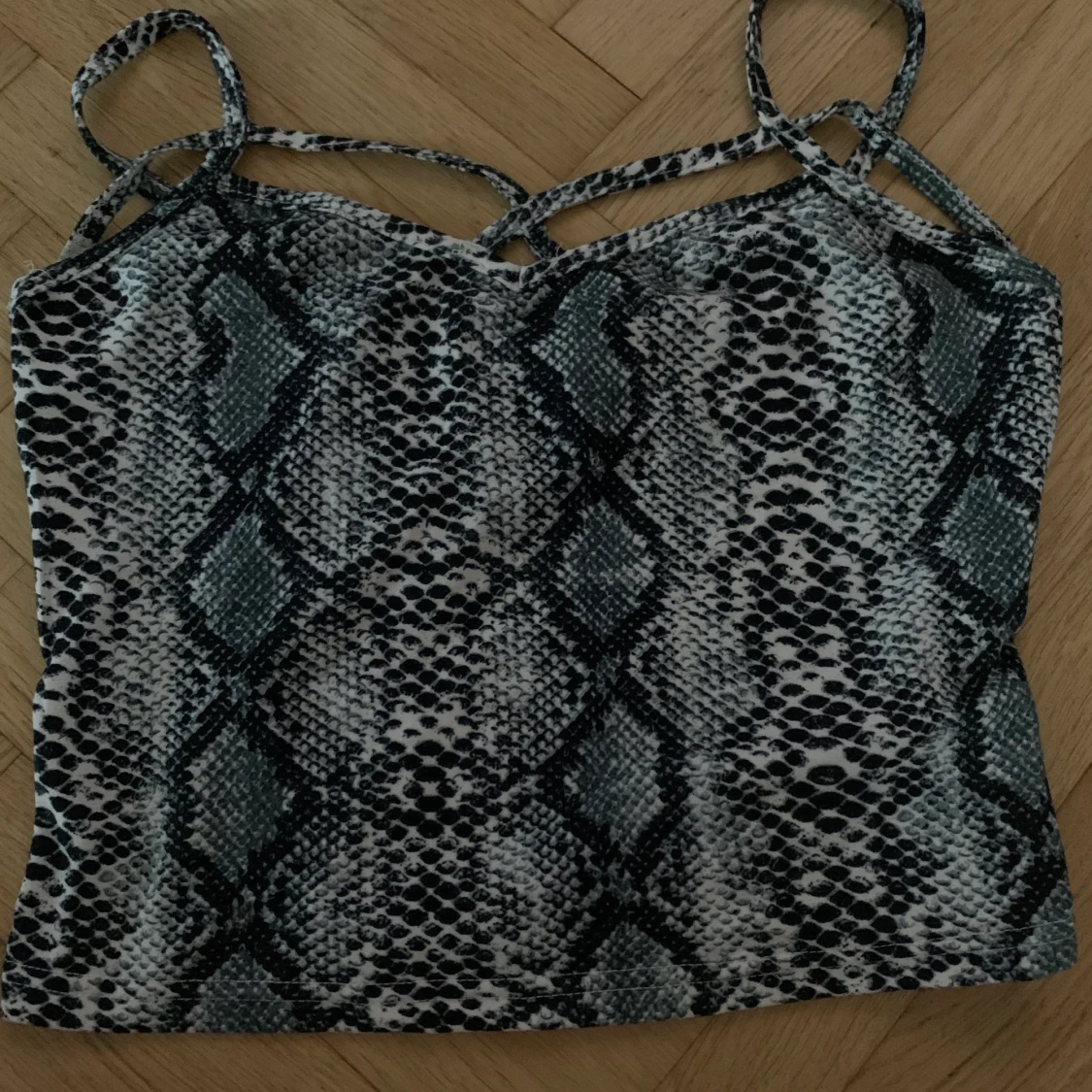 Snakeskin top  - 90