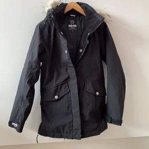 8848 jacka storlek 140 - Väldigt fin 8848 jacka storlek 140. 275kr