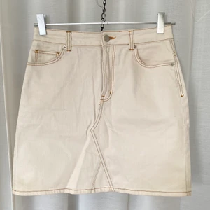 Carin Wester - Stretchig jeanskjol från Carin Wester i storlek 36, tyvärr för liten för mig så säljer den vidare!🥰