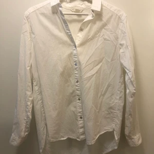 H&M skjorta storlek 34 - Vit skjorta från H&M, använd 2 gånger 🤍