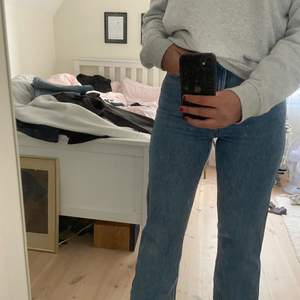 Jeans i strl 27/32 från weekday i modellen rowe. Som nya. Är 168cm lång:)