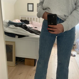 Jeans - Jeans i strl 27/32 från weekday i modellen rowe. Som nya. Är 168cm lång:)