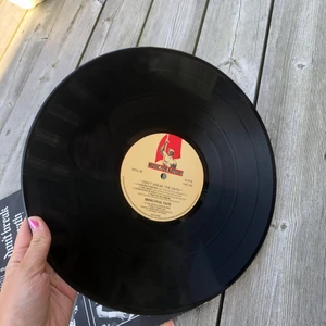 Vinylskiva  - Music for nations- don’t break the oath! Skivan är som ny! Inga repor etc! ❤️