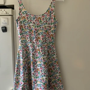 Klänning, storlek 34  - Klänning från hm som inte har kommit till användning! Storlek 34 men passar även 36 