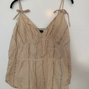 Vintage top  - Så snyggt  vintage linne från Day Birger et Mikkelsen. Skriv om du har fler frågor eller om du vill se fler bilder :) Nypris cirka 1000kr