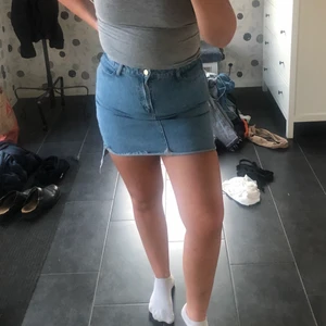 Jeans kjol - En vanlig jeans kjol