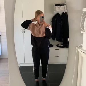 Mjukisset - Säljer detta fina och sköna set från zara💕 Köp delarna separat får 100kr eller både byxan och tröjan för 200kr!😊