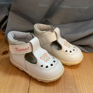 Barnskor  - Super fina kavat sandaler. Storlek 20.  150kr eller bud! (Köparen står för eventuell frakt) 😊