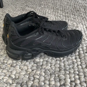 Nike Air Max Plus strl 39 - Använt ett fåtal gånger och är i fint skick.