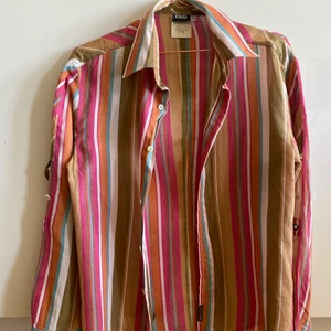 damskjortor D&G, Burberry  - skjortorna är oskadade, använd ett par gånger