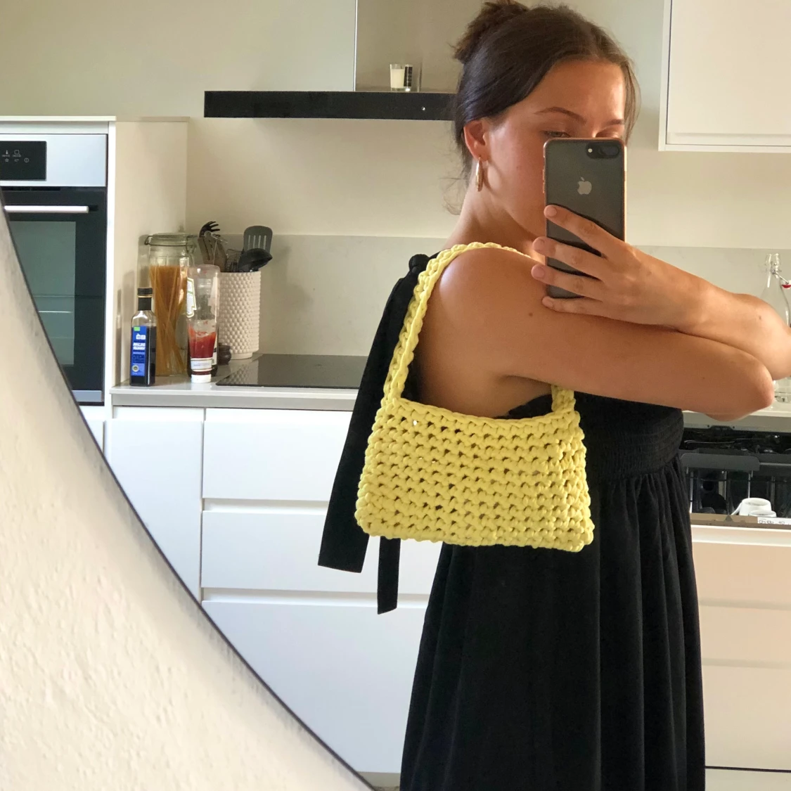 Virkad axelväska pastell gul
