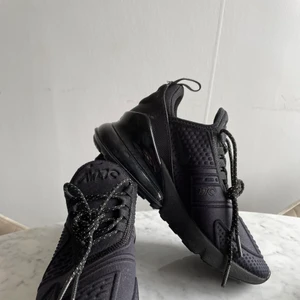Nike Air Max 270 - Nike Air Max 270. Sparsamt använda, i väldigt bra skick. 