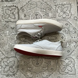 Palladium Låga Sneakers 41  - Säljer nu min helt nya skor då jag inte tyckte det var min stil.