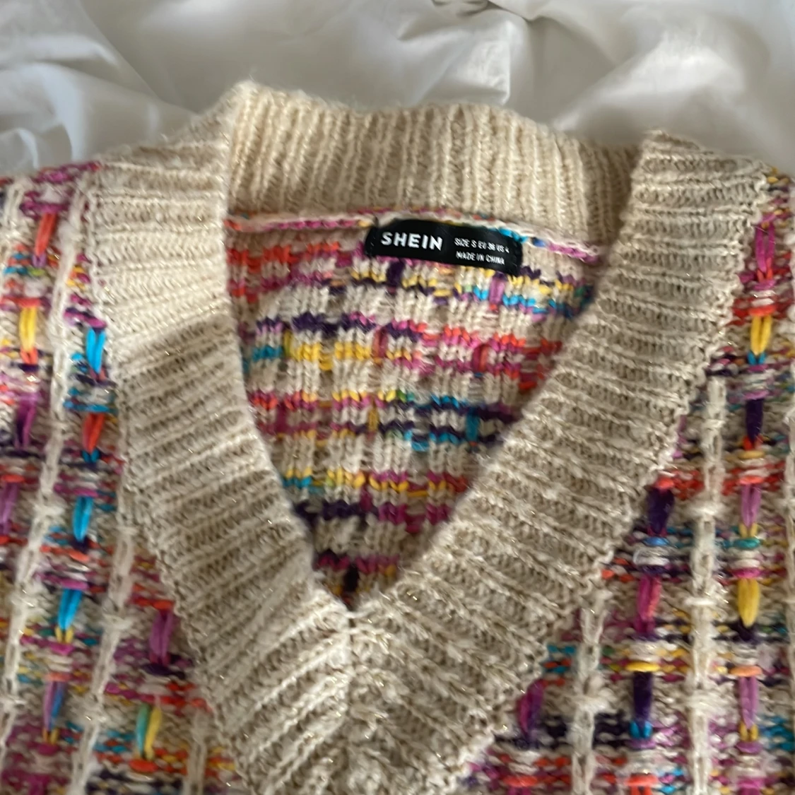 Färgglad väst från Shein storlek 36. 