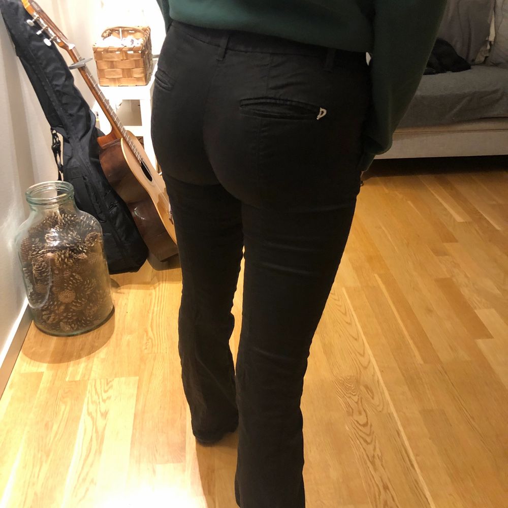 LĂ„gmidjade svarta coola bootcut byxor đ stl S i mĂ€rket Dondup, Made in Italy đźđč . Jeans & Byxor.