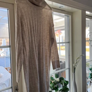 Stickad Klänning  - Stickad klänning från asos. Frakt tillkommer! ❤️