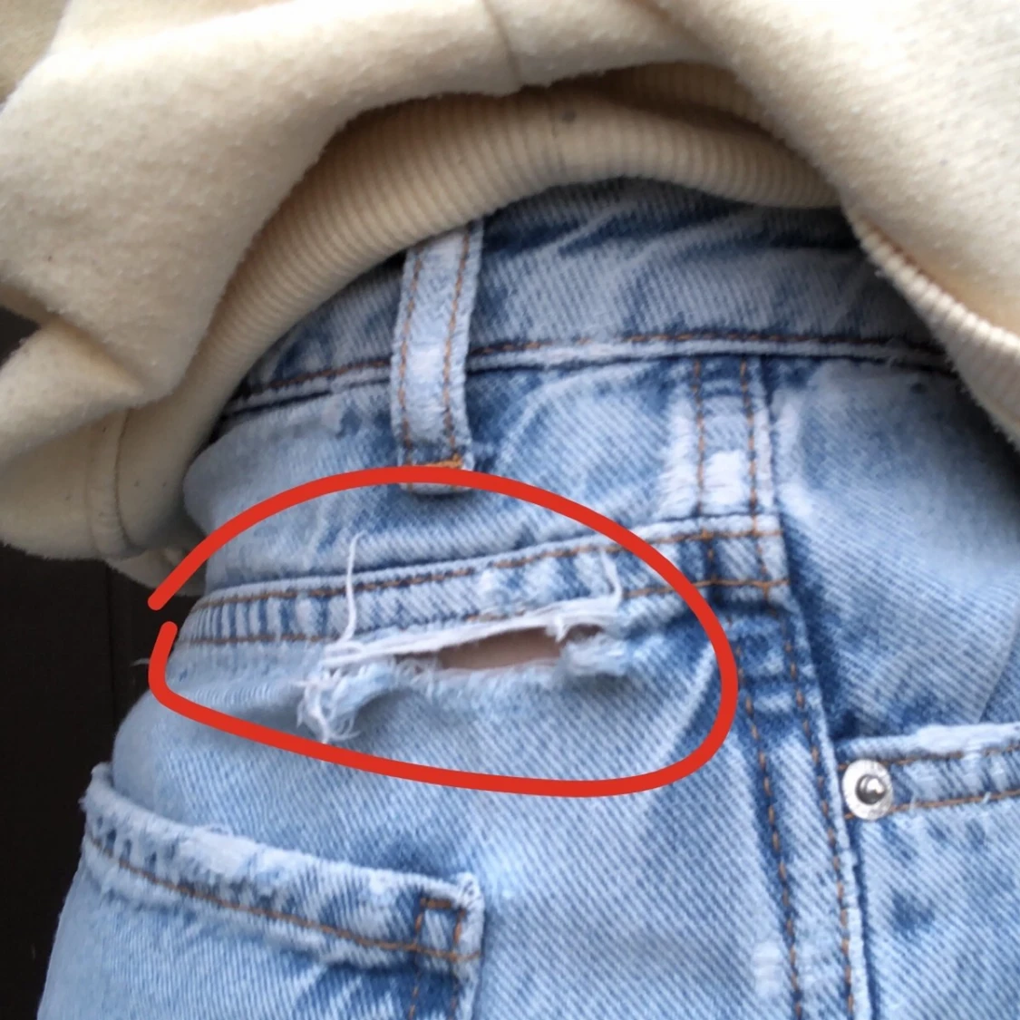 Ljusblåa Jeans med hål - 91