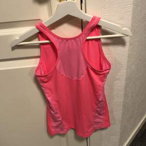 Ett rosa tränings linne från H&M, bra skick frakt tillkommer 