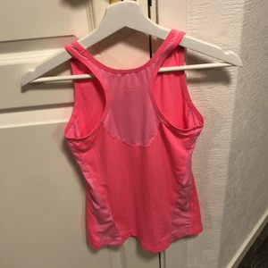Rosa tränings linne  - Ett rosa tränings linne från H&M, bra skick frakt tillkommer 