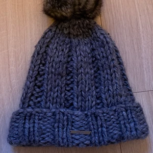 Stickad mössa - Stickad mössa från MEXX, aldrig använd