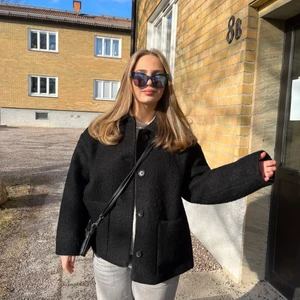 Chimi solglasögon - Snygga chimi solglasögon, som nya. Fodral ingår. Kan även tänka mig byta mot några andra chimis. 350+frakt. 