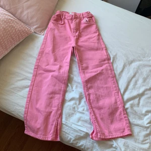 Rosa jeans - Rosa jeans från Zara i strl 134❤️